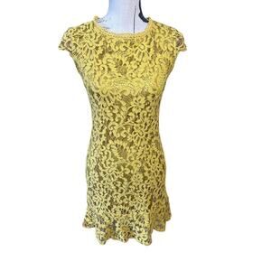 Few Moda Yellow Lace Cocktail Sheath Dress Size M Short Cap Sleeves Ruffle Hem